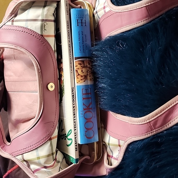 Coach pink leather ergonomic shoulder bag - Picture 7 of 8